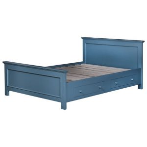 Landelijke, klassieke, extravagante houten tweepersoons bed met twee lades. Gemaakt van massief hout eiken in de kleur blauwgrijs. Het bed kan op verschillende manieren geverfd worden in verschillende kleuren en kan op maat gemaakt worden. Villa Laura