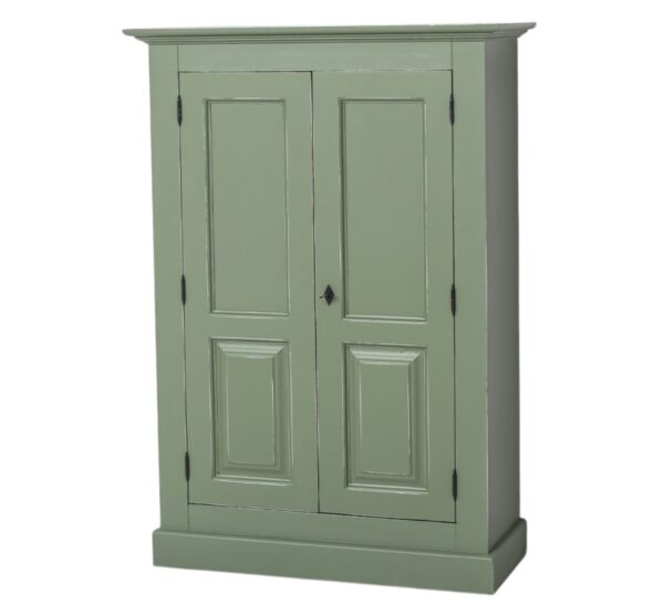 Landelijk klassiek 2-deurs opbergkast. de opbergkast heeft een roede met daarboven een legplank. Gemaakt van massief hout eiken in de kleur groen vintagelook. De kast kan op verschillende manieren geverfd worden in verschillende kleuren en kan op maat gemaakt worden. Villa Laura