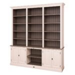 Landelijke boekenkast/buffetkast met open vakken, deuren, lades en trap/ladder. Gemaakt van massief eiken hout in de kleur lichtgroen, salie, grijs met wit. Het meubel kan op verschillende manieren geverfd worden in verschillende kleuren en kan op maat gemaakt worden. Villa Laura