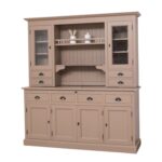Landelijk klassieke bibliotheekkast met deuren. de planken in de kast zijn verstelbaar. Gemaakt van massief hout eiken in de kleur taupe bruin. Het kan op maat gemaakt worden. Villa Laura