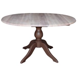 Landelijke uitschuifbare ronde eettafel met een klassiek onderstel. Eettafel gemaakt van eikenhout. Onderstel in de kleur bruin en het tafelblad in de kleur white wash. Villa Laura