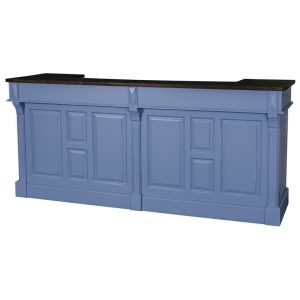 Landelijke bar met acht grote open vakken en twee lades voor opbergruimte. Gemaakt van massief eiken hout in de kleur blauw met een donker eiken blad. Het meubel kan op verschillende manieren geverfd worden in verschillende kleuren en kan op maat gemaakt worden. Villa Laura