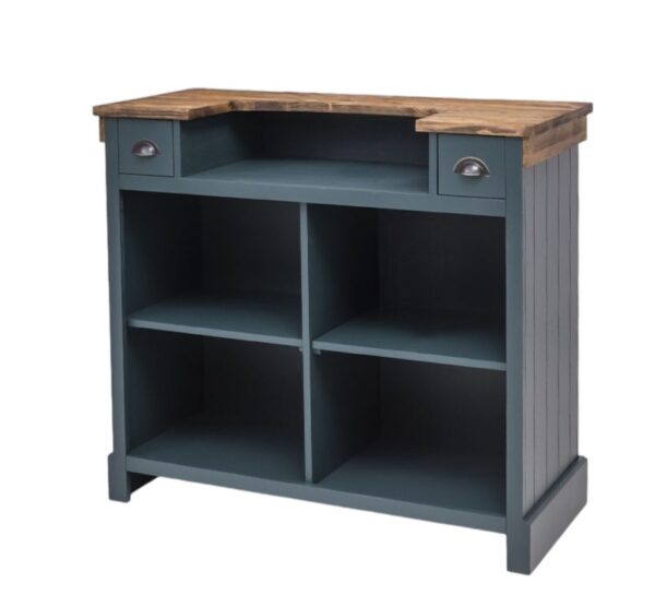 Moderne bar met 4 vakken en 2 kleine lades voor genoeg opbergruimte. Gemaakt van massief hout in geheel de kleur donker petrol, antraciet en het bovenblad in de kleur eiken bruin. De bar kan op verschillende manieren geverfd worden in verschillende kleuren en kan op maat gemaakt worden. Villa Laura