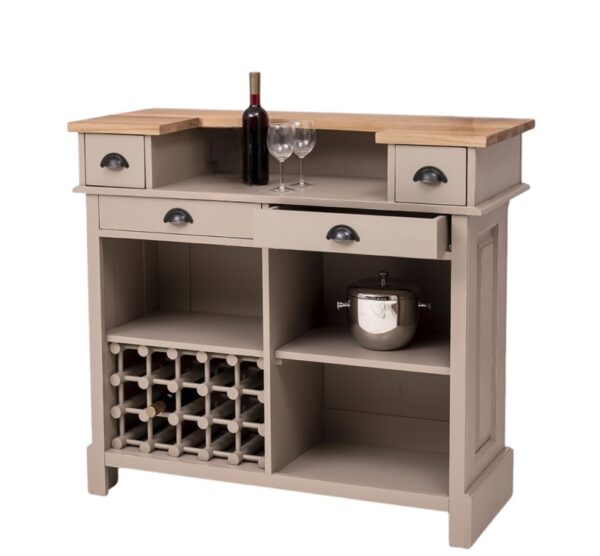 Landelijke klassieke bar, balie, toonbank, receptie met vier open vakken, twee kleine en twee grote lades voor opbergruimte. Gemaakt van massief eiken hout in de kleur zand, beige vintagelook. Het meubel kan op verschillende manieren geverfd worden in verschillende kleuren en kan op maat gemaakt worden. Villa Laura