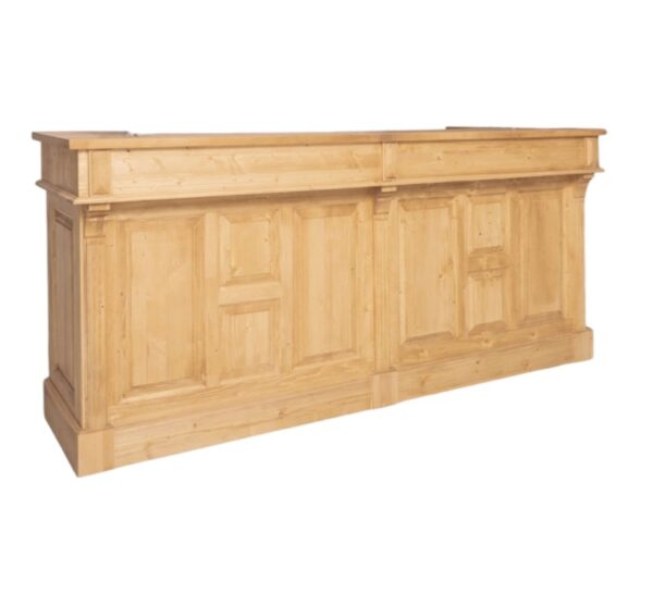 Luxe landelijke grote (240 cm) bar, balie, toonbank met acht grote open vakken en twee lades voor opbergruimte. Gemaakt van massief eiken hout in licht naturel eiken. Het meubel kan op verschillende manieren geverfd worden in verschillende kleuren en kan op maat gemaakt worden. Villa Laura