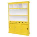 een groot landelijk drankkast/buffetkast/wijnkast. De kast heeft wijnglazenhouder/wijnglazenrek, laadjes en schuifdeuren. de kast is perfect om uw mooie flessen te etaleren. Gemaakt van massief hout eiken in de kleur geel een witte binnenkant. de drankkast is 150 cm lang of het kan op maat gemaakt worden. Villa Laura