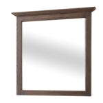 Landelijke vierkante spiegel met houten lijst. Gemaakt van massief eiken hout in de kleur walnoot, wenge, kersen hout. Het meubel kan op verschillende manieren geverfd worden in verschillende kleuren en kan op maat gemaakt worden. Villa Laura