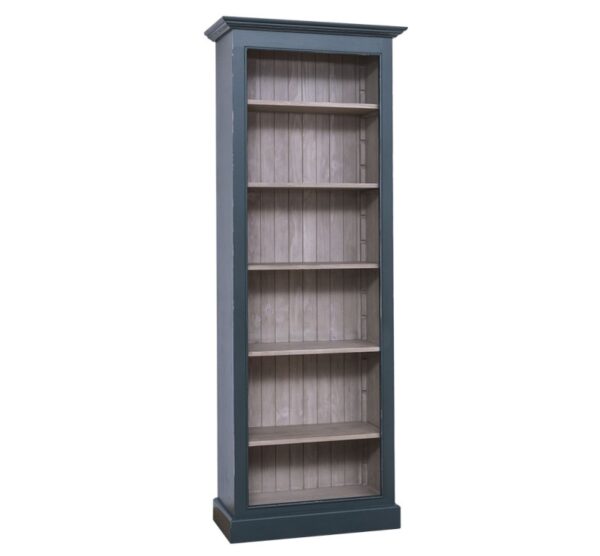 Landelijke boekenkast met zes verstelbare open vakken. Gemaakt van massief eiken hout in de kleur donker blauw met warm bruin hout. Het meubel kan op verschillende manieren geverfd worden in verschillende kleuren en kan op maat gemaakt worden. Villa Laura
