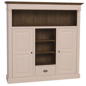 Landelijke boekenkast met open vakken, deuren en een lade voor opbergruimte. Gemaakt van massief eiken hout in de kleur beige, zand met warm bruin houten binnenkant. Het meubel kan op verschillende manieren geverfd worden in verschillende kleuren en kan op maat gemaakt worden. Villa Laura
