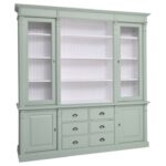 Landelijk klassieke bibliotheekkast, boekenkast, vitrinekast met lades en deuren. de planken in de kast zijn verstelbaar. Gemaakt van massief hout eiken in de kleur mint, licht groen en witte binnenkant. Het kan op maat gemaakt worden. Villa Laura