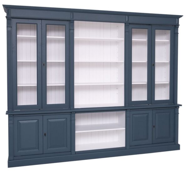 Landelijke buffetkast, vitinekast met open vakken en deuren. Gemaakt van massief eiken hout in de kleur donker blauw met witte binnenkant. Het meubel kan op verschillende manieren geverfd worden in verschillende kleuren en kan op maat gemaakt worden. Villa Laura