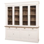 Landelijk klassieke bibliotheekkast/boekenkast/buffetkast/vitrinekast met deuren. de planken in de kast zijn verstelbaar. Gemaakt van massief hout eiken in de kleur wit en binnenkant warm rustiek bruin binnenkant. Het kan op maat gemaakt worden. Villa Laura