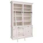 landelijk klassieke boekenkast met een ladder, deuren en uitschuifbare planken. de planken in de kast zijn verstelbaar. Gemaakt van massief hout eiken in de kleur gebroken wit, ral9010. Het kan op maat gemaakt worden. Villa Laura