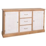 Landelijk dressoir met louvre shutters deurtjes en drie lades voor opbergruimte. Gemaakt van massief eiken hout in de kleur witte deurtjes en lades met licht eiken naturel. Het meubel kan op verschillende manieren geverfd worden in verschillende kleuren en kan op maat gemaakt worden. Villa Laura