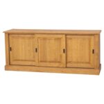 landelijk klassiek dressoir met 3 schuifdeuren voor veel opbergruimte. Gemaakt van massief hout in de kleur naturel. Het kan op maat gemaakt worden. Villa Laura