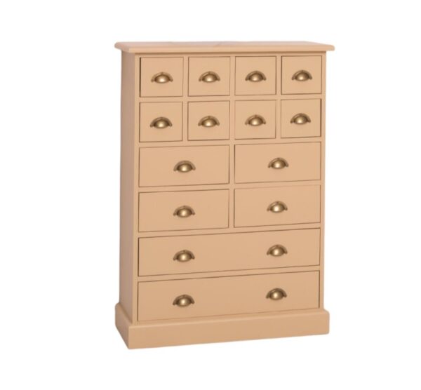 Landelijke hoge ladekast met veertien lades in verschillende formaten voor opbergruimte. Gemaakt van massief eiken hout in de kleur licht beige, zand. Het meubel kan op verschillende manieren geverfd worden in verschillende kleuren en kan op maat gemaakt worden. Villa Laura