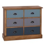 Ladekast met 6 lades voor genoeg opbergruimte met komgrepen in het goud. Gemaakt van massief hout in de kleur verschillende kleuren blauw. De kast kan op verschillende manieren geverfd worden in verschillende kleuren en kan op maat gemaakt worden. Villa Laura