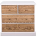 Ladekast met 6 lades voor genoeg opbergruimte met knoppen. Gemaakt van massief hout in de kleur wit, naturel. De kast kan op verschillende manieren geverfd worden in verschillende kleuren en kan op maat gemaakt worden. Villa Laura