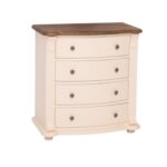 Landelijk, klassiek, extravagant ladekast. het heeft 4 grote lades voor veel opbergruimte. Gemaakt van massief hout in de kleur roomwit, vanille met warm eiken blad. De kast kan op verschillende manieren geverfd worden in verschillende kleuren en kan op maat gemaakt worden. Villa Laura