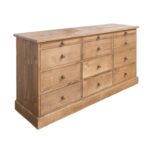 Landelijke ladekast met 9 grote lades en 3 uitschuifbare planken. Gemaakt van massief eiken hout in de kleur naturel. Het meubel kan op verschillende manieren geverfd worden in verschillende kleuren en kan op maat gemaakt worden. Villa Laura