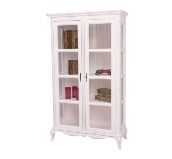 Klassieke vitrinekast met deuren met glas en vier vakken op pootjes. Gemaakt van massief eiken hout in de kleur wit. Het meubel kan op verschillende manieren geverfd worden in verschillende kleuren en kan op maat gemaakt worden. Villa Laura