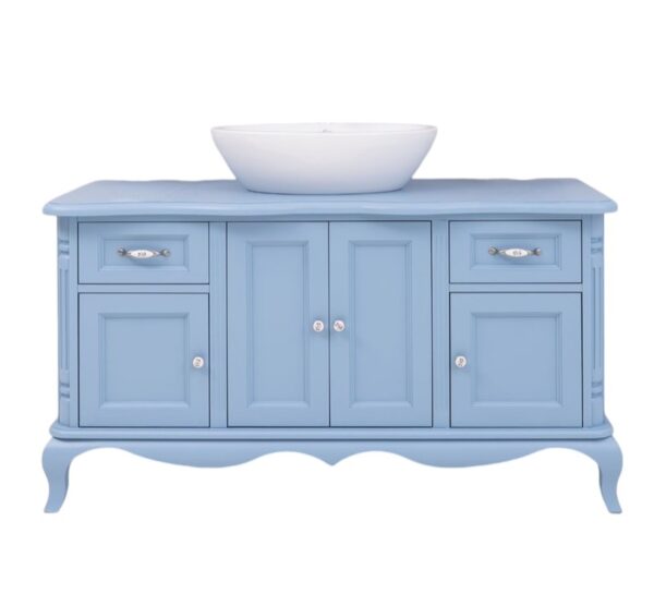 Landelijk badkamermeubel met lades en deuren voor opbergruimte. Gemaakt van massief eiken hout in de kleur licht blauw. Het meubel kan op verschillende manieren geverfd worden in verschillende kleuren en kan op maat gemaakt worden. Villa Laura
