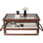 Landelijke, klassieke, moderne houten salontafel/vitrinetafel met onderblad. Gemaakt van massief hout eiken in de kleur warm eiken, wengé, walnoot. De salontafel kan op verschillende manieren geverfd worden in verschillende kleuren en kan op maat gemaakt worden. Villa Laura