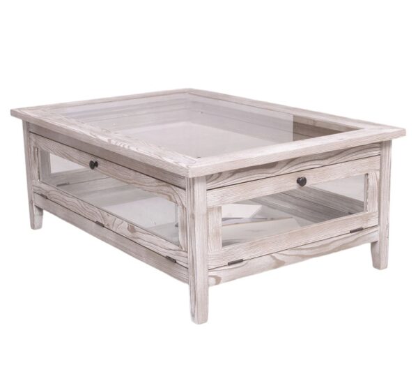Landelijke, klassieke houten salontafel/vitrinetafel met onderblad. Gemaakt van massief hout eiken in de kleur beachwood, whitewash. De salontafel kan op verschillende manieren geverfd worden in verschillende kleuren en kan op maat gemaakt worden. Villa Laura