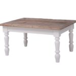 Rechthoekige kleine landelijke salontafel met klassieke poten. Gemaakt van massief hout in de kleur wit, naturel eiken. De salontafel kan op verschillende manieren geverfd worden in verschillende kleuren en kan op maat gemaakt worden. Villa Laura