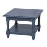 Klein landelijke salontafel met onderblad met klassieke poten. Gemaakt van massief hout in de kleur blauw antraciet vintagelook. De salontafel kan op verschillende manieren geverfd worden in verschillende kleuren en kan op maat gemaakt worden. Villa Laura