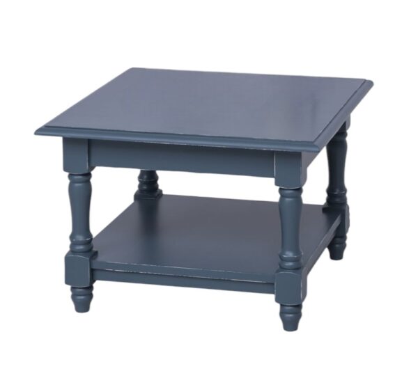 Klein landelijke salontafel met onderblad met klassieke poten. Gemaakt van massief hout in de kleur blauw antraciet vintagelook. De salontafel kan op verschillende manieren geverfd worden in verschillende kleuren en kan op maat gemaakt worden. Villa Laura