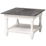 Klein landelijke salontafel met onderblad met klassieke poten. Gemaakt van massief hout in de kleur wit, zwart. De salontafel kan op verschillende manieren geverfd worden in verschillende kleuren en kan op maat gemaakt worden. Villa Laura