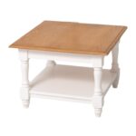 Klein landelijke salontafel met onderblad met klassieke poten. Gemaakt van massief hout in de kleur wit, natural. De salontafel kan op verschillende manieren geverfd worden in verschillende kleuren en kan op maat gemaakt worden. Villa Laura