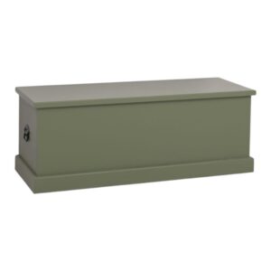 een groot landelijke, klassieke houten opbergkist. het is langwerpig van model. je kan de kist openen met de klep. Gemaakt van massief hout in de kleur mosgroen. Het kan op maat gemaakt worden.