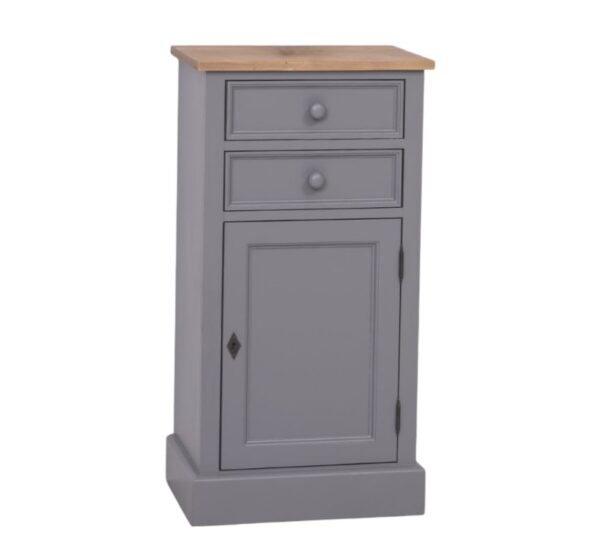 Landelijk hoog nachtkastje met 2 lades en een deurtje. Gemaakt van massief eiken hout in de kleur blauw grijs en houten blad Het meubel kan op verschillende manieren geverfd worden in verschillende kleuren en kan op maat gemaakt worden. Villa Laura