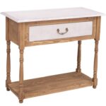 Landelijke side table met lade en onderblad. Gemaakt van massief eiken hout in warm eiken en wit. Het meubel kan op verschillende manieren geverfd worden in verschillende kleuren en kan op maat gemaakt worden. Villa Laura