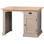 Landelijk bureau met deur en lade aan de rechterkant voor opbergruimte. Gemaakt van massief eiken hout in de kleur grijs met een naturel blad. Het meubel kan op verschillende manieren geverfd worden in verschillende kleuren en kan op maat gemaakt worden. Villa Laura