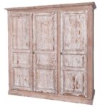 een groot landelijk klassiek 3-deurs kledingkast. de indeling is een gedeelte hang en legplanken. Gemaakt van massief hout eiken in de kleur drijfhout, beachwood, ibiza hout. de kledingkast is 212 cm lang of het kan op maat gemaakt worden. Villa Laura
