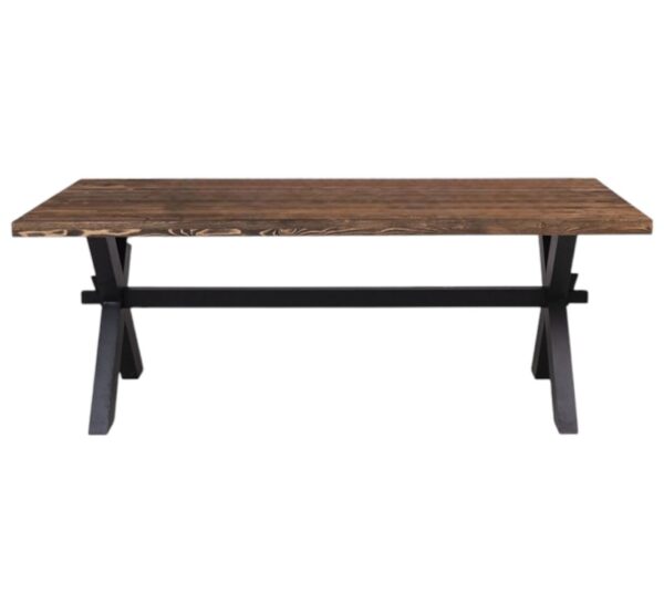 Boeren houten rechthoekige eettafel met twee X-poten met plank ertussen. Gemaakt van massief eiken hout in de kleur zwarte poten en warm bruin rustiek gebrand blad. Het meubel kan op verschillende manieren geverfd worden in verschillende kleuren en kan op maat gemaakt worden. Villa Laura