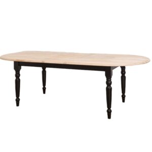 Landelijk ovale uitschuifbare eettafel met vier sierlijke poten. Gemaakt van massief eiken hout in de kleur licht naturel eiken en zwarte poten. Het meubel kan op verschillende manieren geverfd worden in verschillende kleuren en kan op maat gemaakt worden. Villa Laura