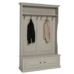 Landelijk halmeubel/kapstok met bankje met 6 haken, 1 lange plank en 2 kastjes. Gemaakt van massief eiken hout in de kleur licht grijs, zand, beige. De halmeubel kan op verschillende manieren geverfd worden in verschillende kleuren en kan op maat gemaakt worden. Villa Laura