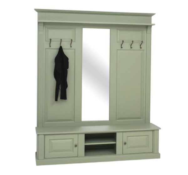 Mooie eiken brede halmeubel in een landelijke moderne stijl. Het halmeubel heeft 6 haken waar jassen aan opgehangen kunnen worden, aan beide kanten 3 haken. In het middel zit een gat waardoor er een mooie symmetrie is te zien in het meubel en deze verlengd wordt. Bovenaan de kast zit nog een smal plankje waar spullen opgezet kunnen worden. Onderaan zit een ruim bankje met aan beide buitenkanten een kastje en in het midden twee plankjes voor spullen. Gemaakt van massief eiken hout in de kleur licht olijfgroen, groen. Het halmeubel kan op verschillende manieren geverfd worden in verschillende kleuren en kan op maat gemaakt worden. Villa Laura