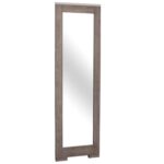 Modern houten passpiegel in de kleur warm eiken hout. In de afmeting 60x195 cm. Het kan ook op maat gemaakt worden.