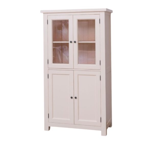 Landelijke buffetkast met deuren. Gemaakt van massief eiken hout in de kleur roomwit, beige. Het meubel kan op verschillende manieren geverfd worden in verschillende kleuren en kan op maat gemaakt worden. Villa Laura