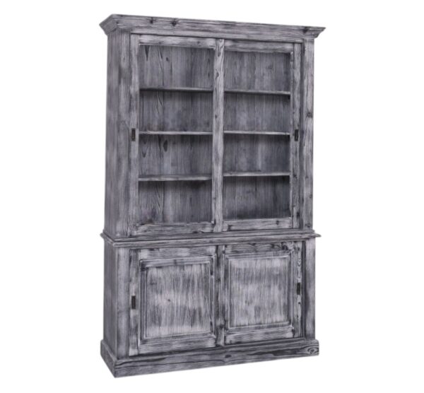 Landelijke vitrinekast met schuifdeuren voor opbergruimte. Gemaakt van massief eiken in grey wash. Het meubel kan op verschillende manieren geverfd worden in verschillende kleuren en kan op maat gemaakt worden. Villa Laura