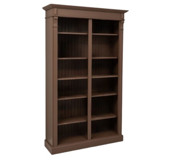 Landelijke boekenkast met twaalf open vakken en twee uitschuifbare planken. Gemaakt van massief eiken hout in de kleur mokka donker bruin. Het meubel kan op verschillende manieren geverfd worden in verschillende kleuren en kan op maat gemaakt worden. Villa Laura