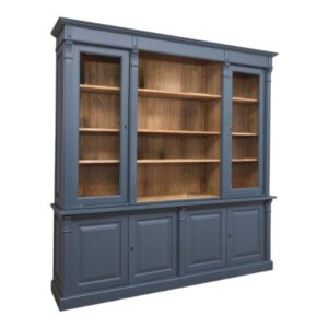 Landelijk klassieke bibliotheekkast/boekenkast/buffetkast/vitrinekast met lades en deuren. de planken in de kast zijn verstelbaar. Gemaakt van massief hout eiken in de kleur donker blauw en binnenkant warm bruin eiken. Het kan op maat gemaakt worden. Villa Laura