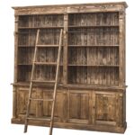 landelijk klassieke boekenkast met een ladder, deuren. de planken in de kast zijn verstelbaar. Gemaakt van massief hout eiken in de kleur bruin rustiek hout. Het kan op maat gemaakt worden. Villa Laura