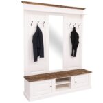 Mooie eiken brede halmeubel in een landelijke moderne stijl. Het halmeubel heeft 6 haken waar jassen aan opgehangen kunnen worden, aan beide kanten 3 haken. In het middel zit een gat waardoor er een mooie symmetrie is te zien in het meubel en deze verlengd wordt. Bovenaan de kast zit nog een smal plankje waar spullen opgezet kunnen worden. Onderaan zit een ruim bankje met aan beide buitenkanten een kastje en in het midden twee plankjes voor spullen. Gemaakt van massief eiken hout in de kleur wit, warm bruin. Het halmeubel kan op verschillende manieren geverfd worden in verschillende kleuren en kan op maat gemaakt worden. Villa Laura