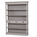 Landelijke boekenkast met vijf open vakken en drie lades. Gemaakt van massief eiken hout in de kleur zand, taupe, beige. Het meubel kan op verschillende manieren geverfd worden in verschillende kleuren en kan op maat gemaakt worden. Villa Laura